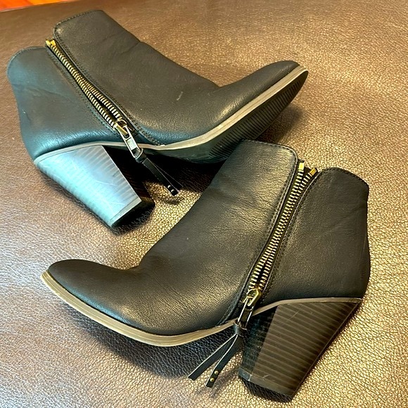 Charlotte Russe ankle boots / heeled booties - size 6, black - Picture 2 of 14